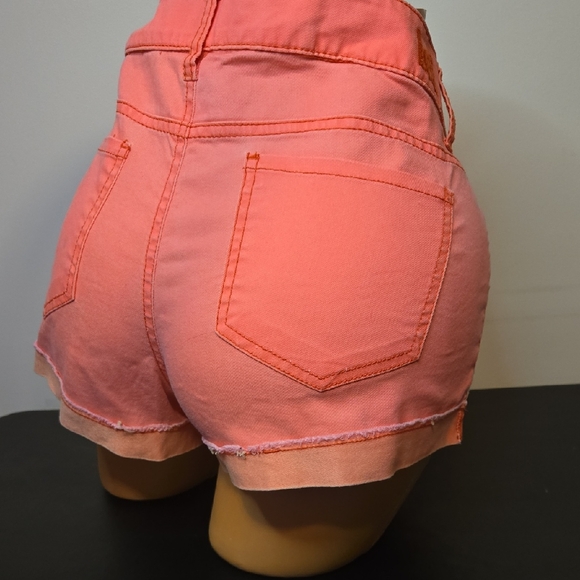 LEI Women's Coral Shorts - Picture 3 of 13